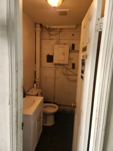 More Photos Of 2133 Utica Ave, Brooklyn Auto Repair For Sale