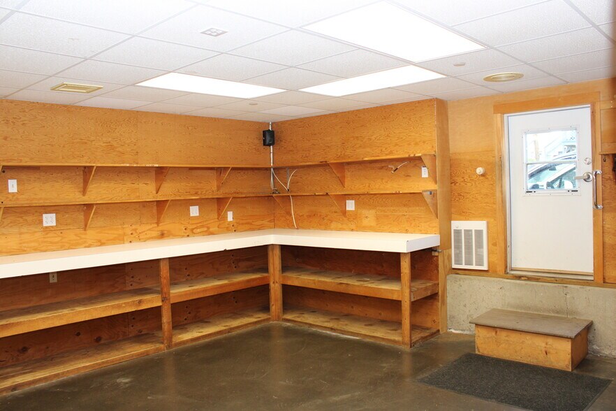 More Photos Of 75 Eastern Ave, Essex Flex For Sale