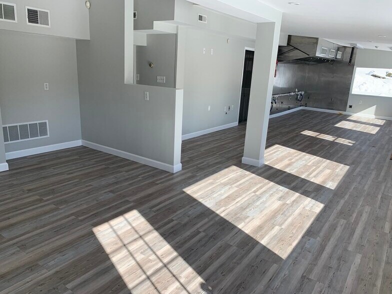 More Photos Of 165 Massachusetts Ave, Lunenburg Fast Food For Sale