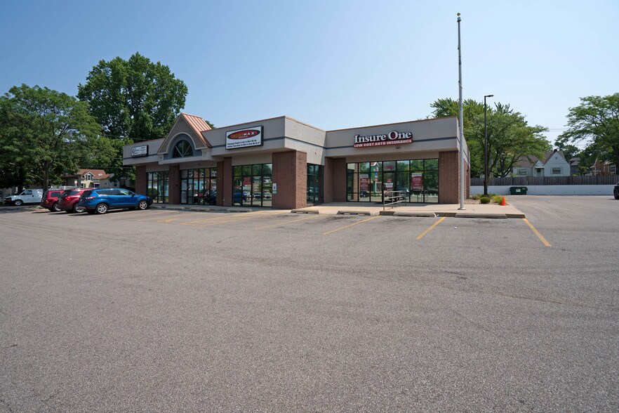 More Photos Of 2004-2010 Knoxville Ave, Peoria Unknown For Lease