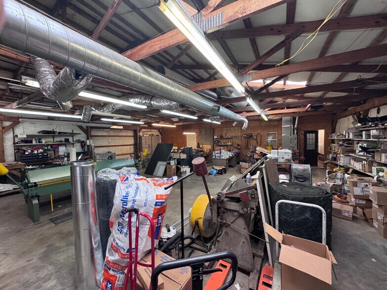 More Photos Of 1001 N 2nd St, Stilwell Light Distribution For Sale