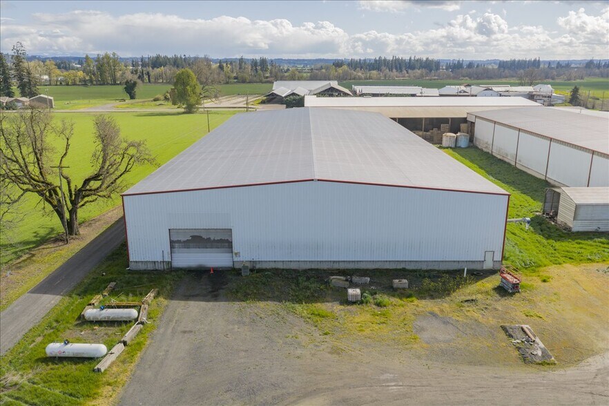 More Photos Of 6011 Grinde Ln NE, Silverton Flex For Lease