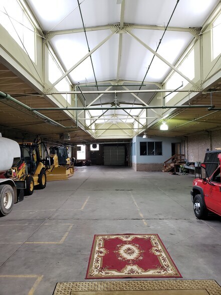 More Photos Of 526 E 114th Pl, Chicago Manufacturing For Lease