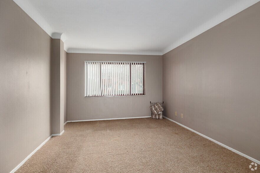 More Photos Of 1001 N McKnight Rd, Saint Louis Apartments For Sale