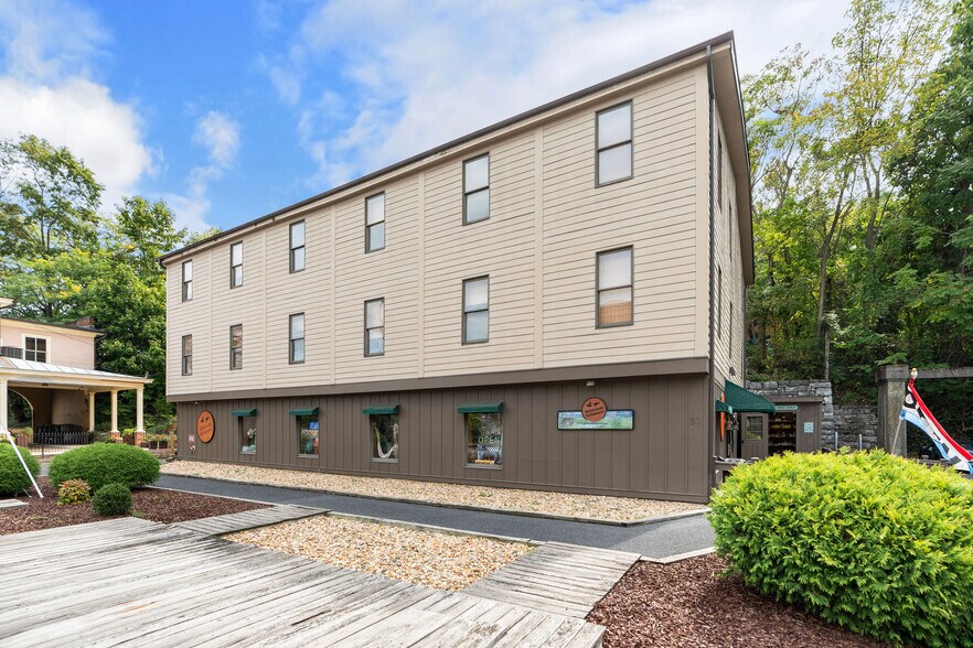 More Photos Of 50 Middlebrook Ave, Staunton Storefront For Sale