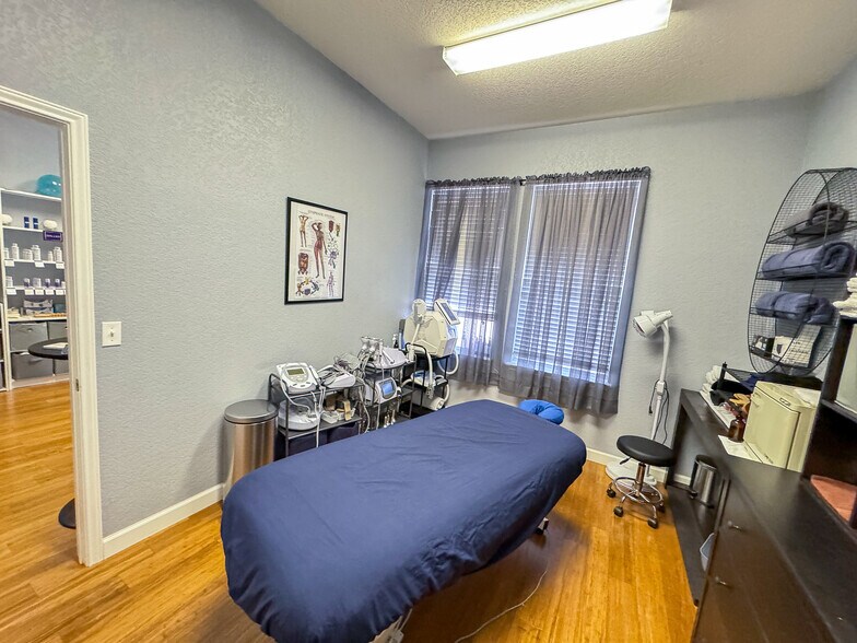 More Photos Of 600 Round Rock West, Round Rock Office For Lease