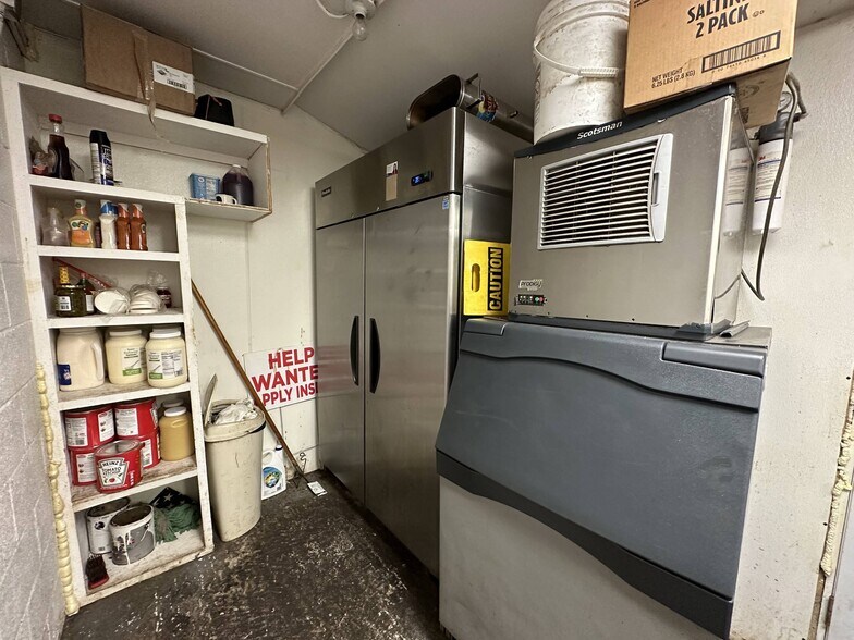 More Photos Of 110 W Carl Hubbell Blvd, Meeker Storefront Retail Office For Sale