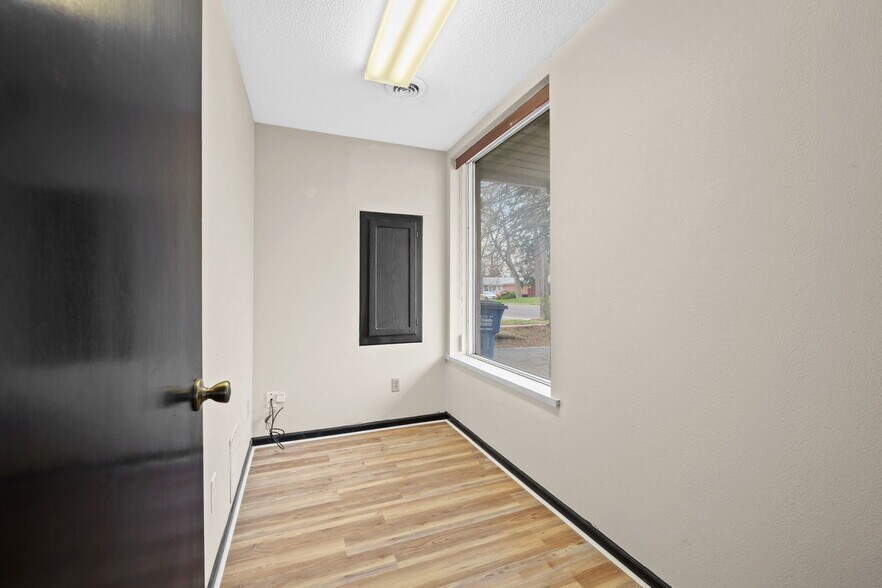 More Photos Of 5532 Douglas Rd, Toledo Storefront Retail Office For Sale