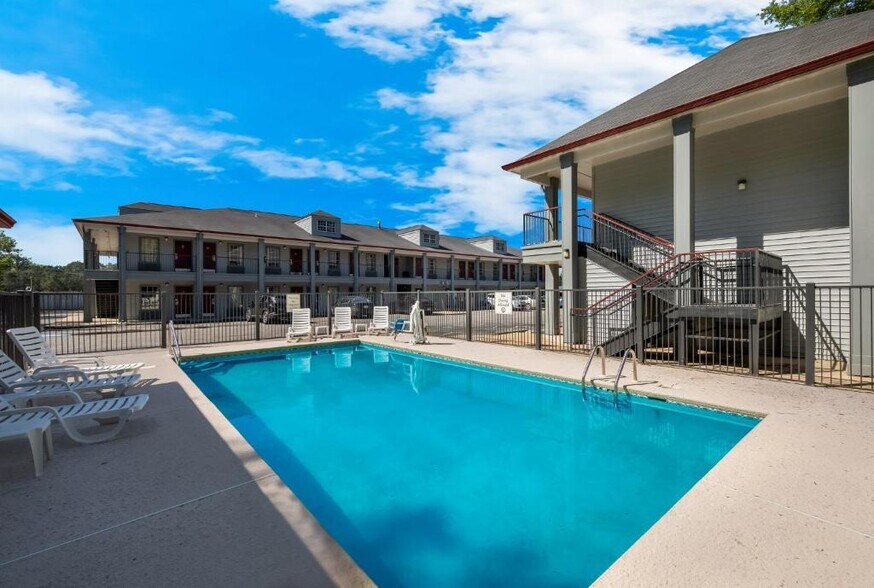 More Photos Of 1100 Highway 78 E, Jasper Hotel For Sale