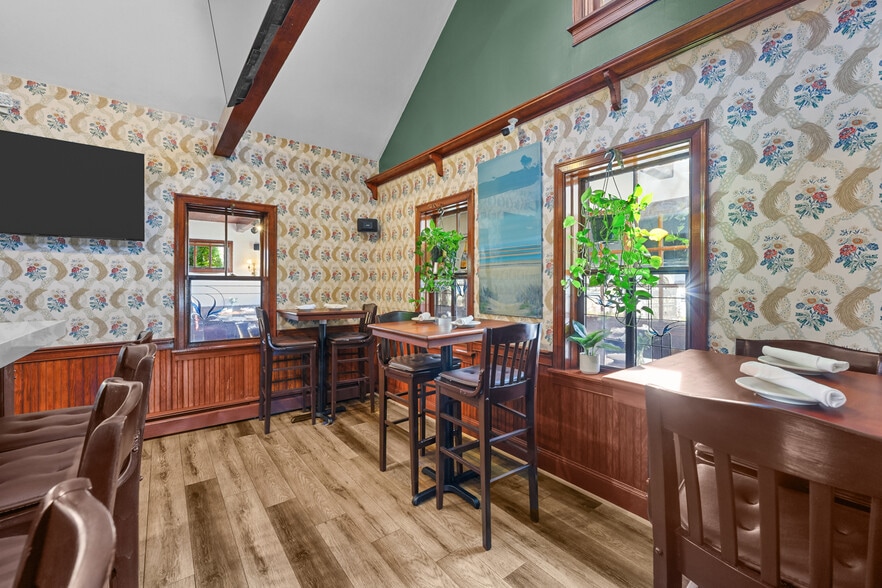 More Photos Of 488 South St, Hyannis Restaurant For Sale