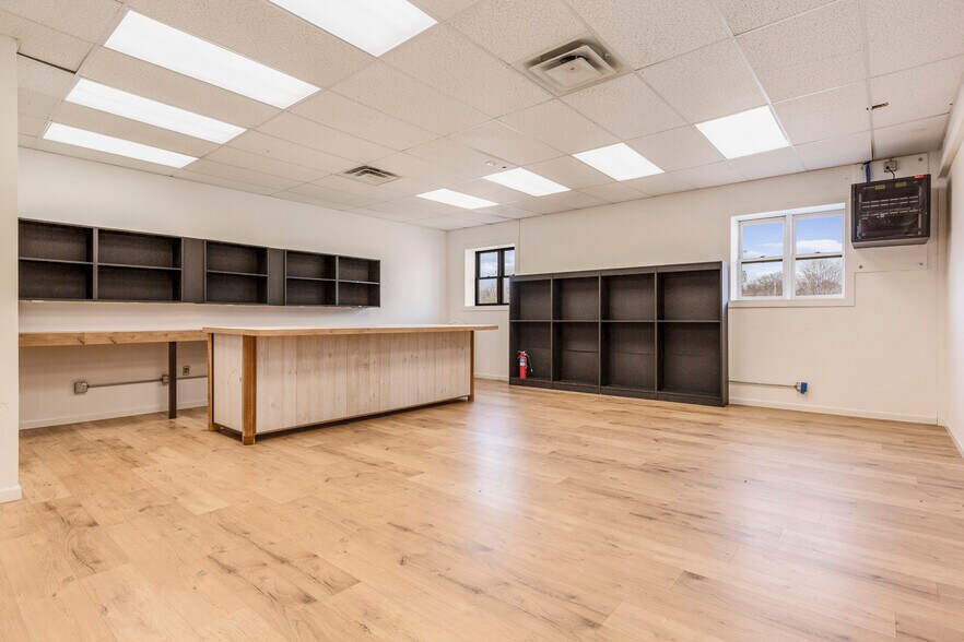 More Photos Of 11515 Highway 31, Sellersburg Light Distribution For Lease