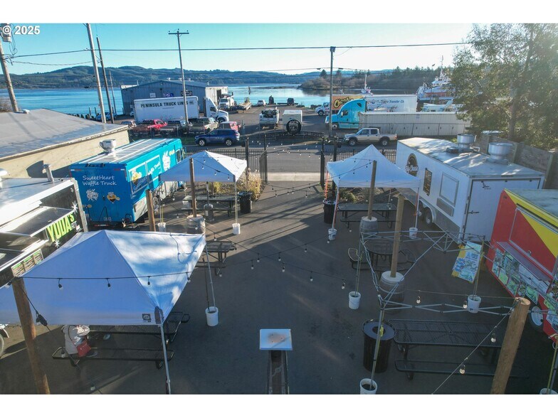 More Photos Of 790 N Bayshore Dr, Coos Bay Freestanding For Sale