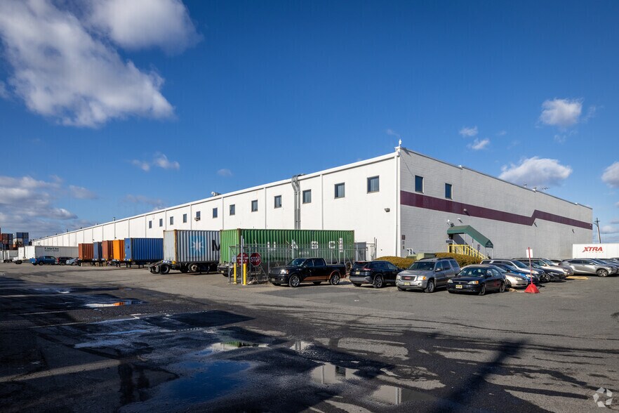 More Photos Of 201 Bay Ave, Elizabeth Warehouse For Lease