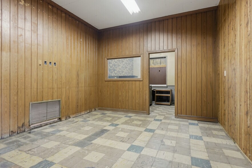 More Photos Of 401 Hodges Ave, Albany Industrial For Sale