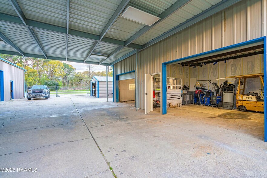 More Photos Of 1312 W Admiral Doyle Dr, New Iberia Industrial For Sale