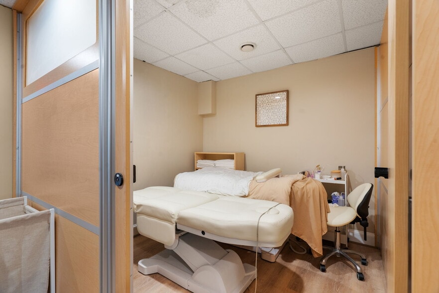 More Photos Of 1680 Beacon St, Brookline Apartments For Lease