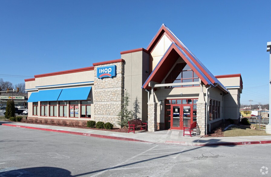 Primary Photo Of 10000 E 350 Hwy, Raytown Restaurant For Sale