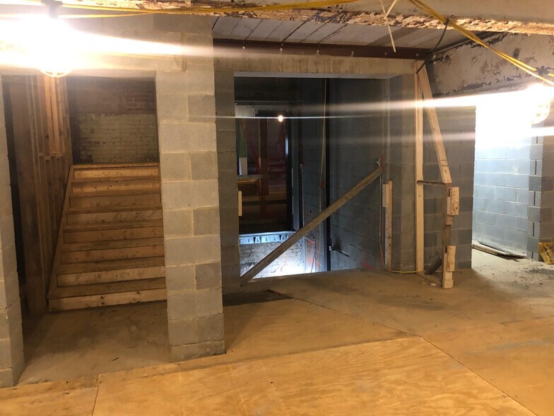 More Photos Of 1702 Fairview St, Greensboro Self Storage For Lease