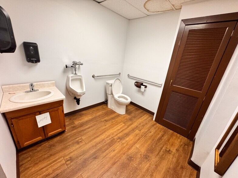 More Photos Of 55 E Main St, Carrollton Office For Sale