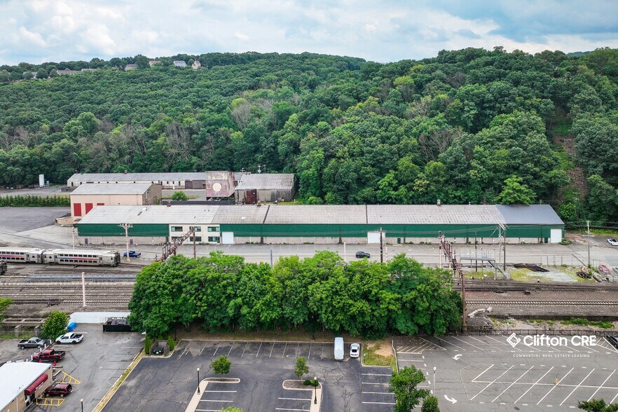 More Photos Of 126 E Dickerson St, Dover Warehouse For Lease