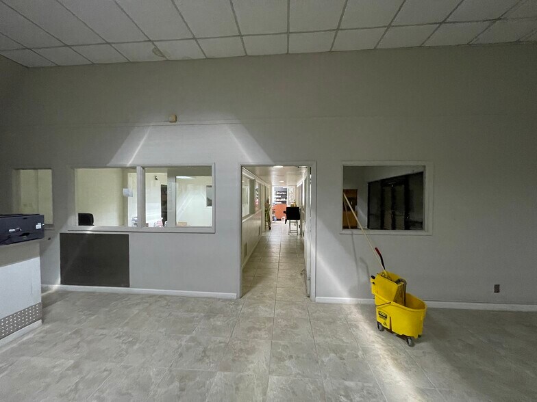 More Photos Of 1701 30th St, Bakersfield Freestanding For Sale