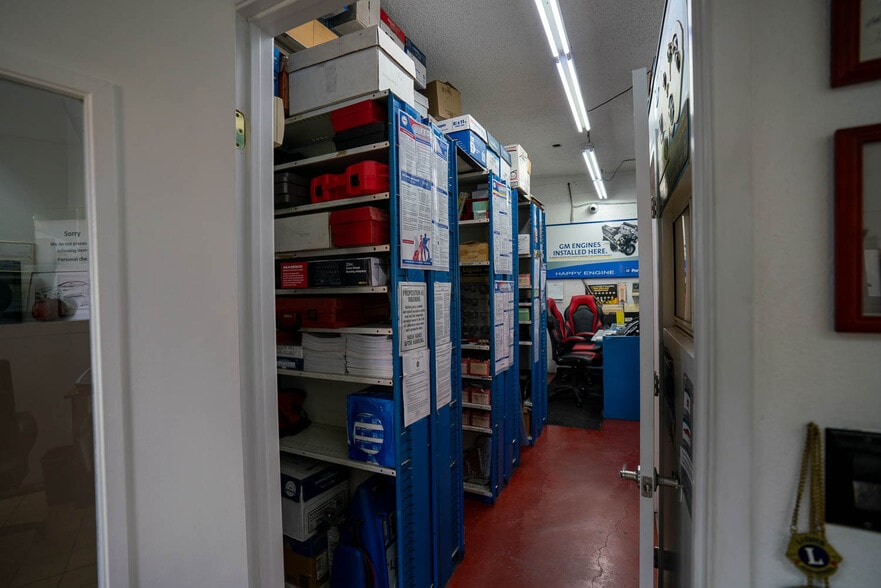 More Photos Of 15348 San Fernando Mission Blvd, Mission Hills Auto Repair For Sale