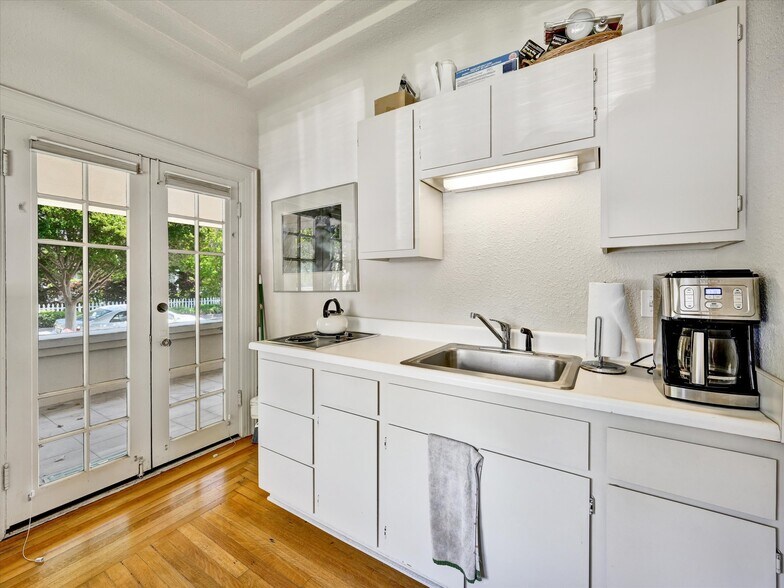 More Photos Of 825 College Ave, Santa Rosa Medical For Sale