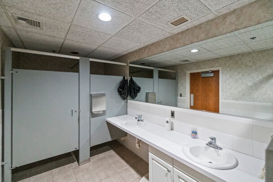 More Photos Of 6 Raritan Rd, Oakland Warehouse For Sale