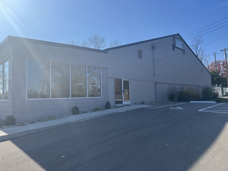 Primary Photo Of 11 Viewpoint Dr, Alexandria Flex For Lease