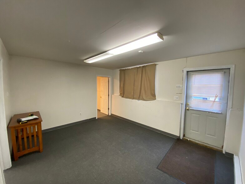 More Photos Of 180 Sunny Valley Rd, New Milford Light Distribution For Lease