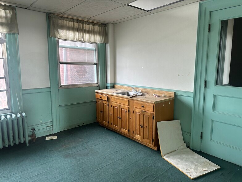 More Photos Of 49 E Main St, Amsterdam Office For Sale