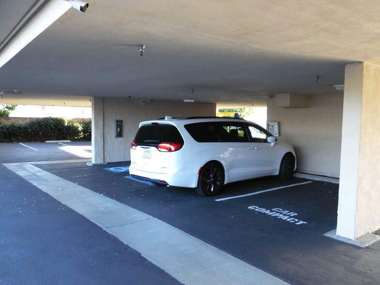 More Photos Of 2558 Roosevelt St, Carlsbad Office For Lease