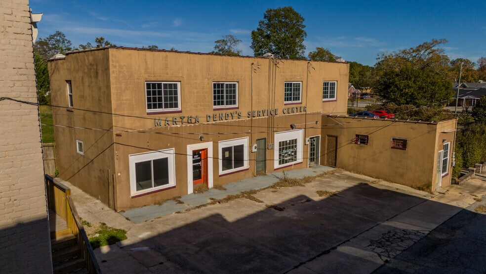 More Photos Of 105 Enterprise St, Clinton Storefront Retail Residential For Sale