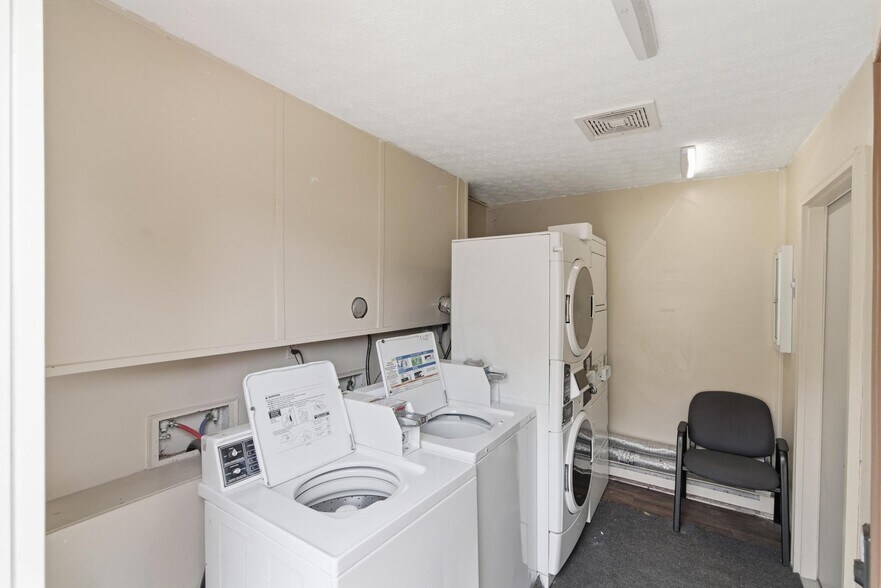 More Photos Of 1631 Jackson Ln, Middletown Multifamily For Sale