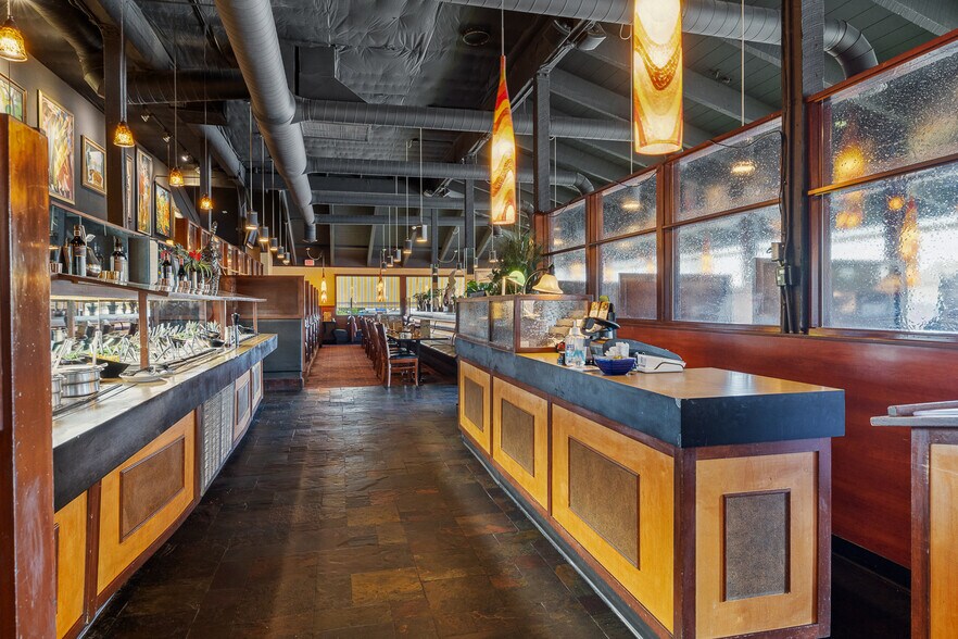 More Photos Of 3200 W Clearwater Ave, Kennewick Restaurant For Sale