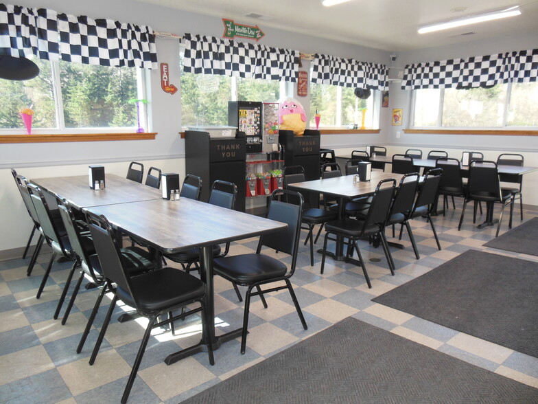 More Photos Of 3510 Cadillac Dr, Farwell Restaurant For Sale