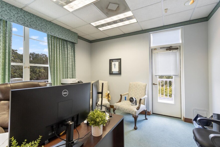 More Photos Of 268 S Suncoast Blvd, Crystal River Office For Sale
