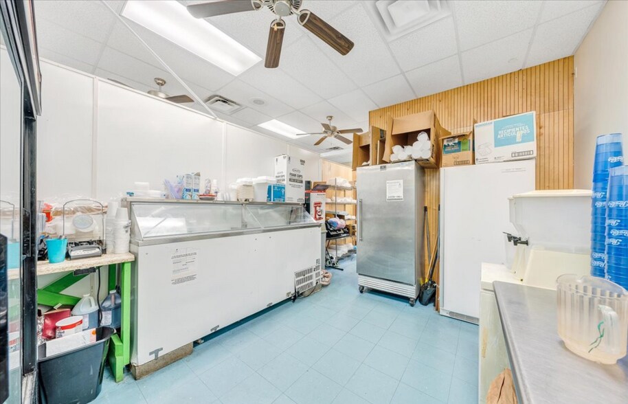 More Photos Of 119 E Cleveland Ave, Vinton Freestanding For Lease