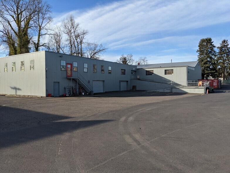 More Photos Of 8922 NE Vancouver Way, Portland Service For Lease