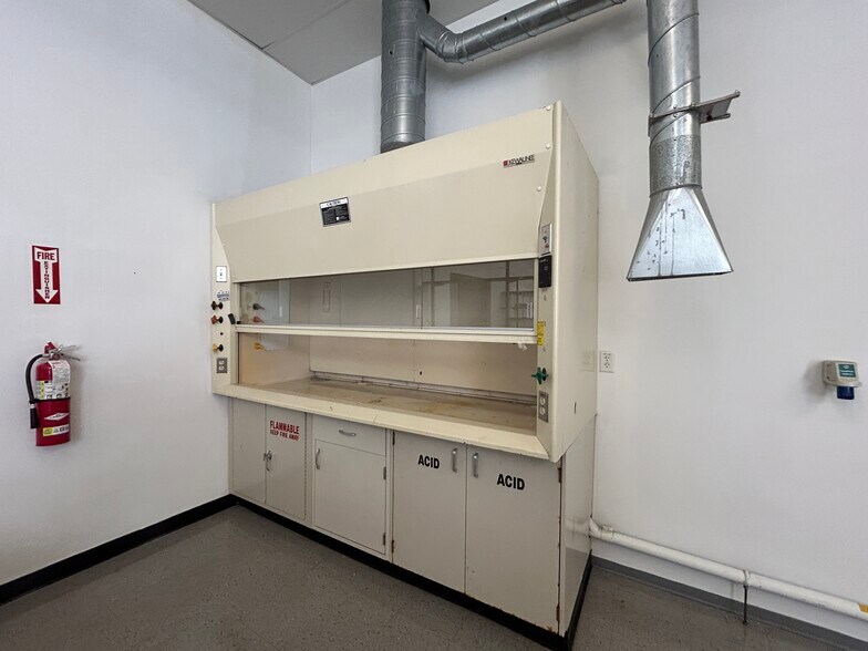 More Photos Of 38-72 Cummings Park, Woburn Light Manufacturing For Lease