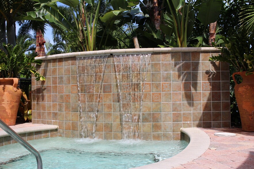 More Photos Of 2133-2209 NE 26th St, Wilton Manors Hotel For Sale