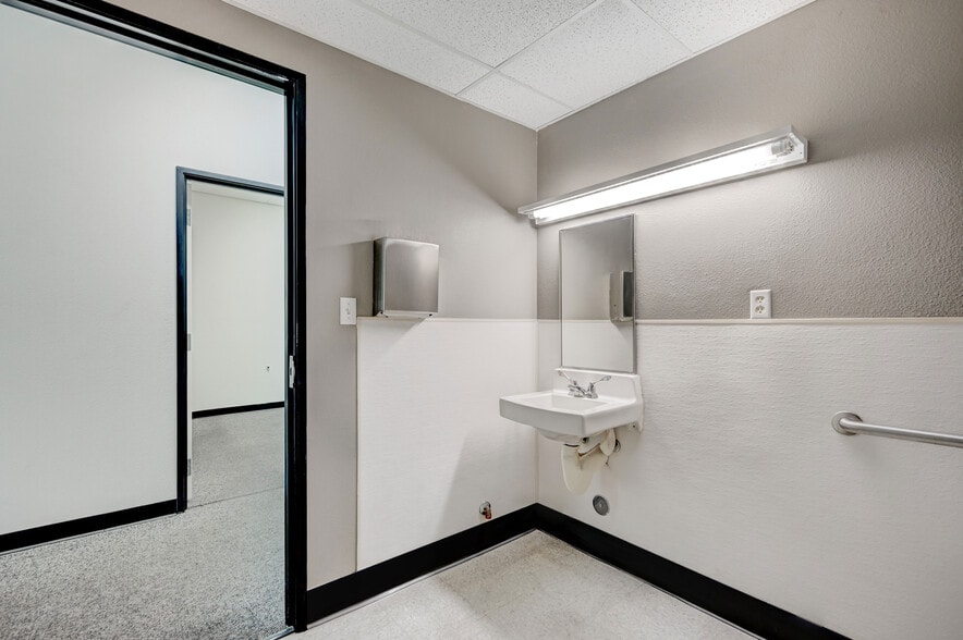 More Photos Of 3068 E Sunset Rd, Las Vegas Warehouse For Sale