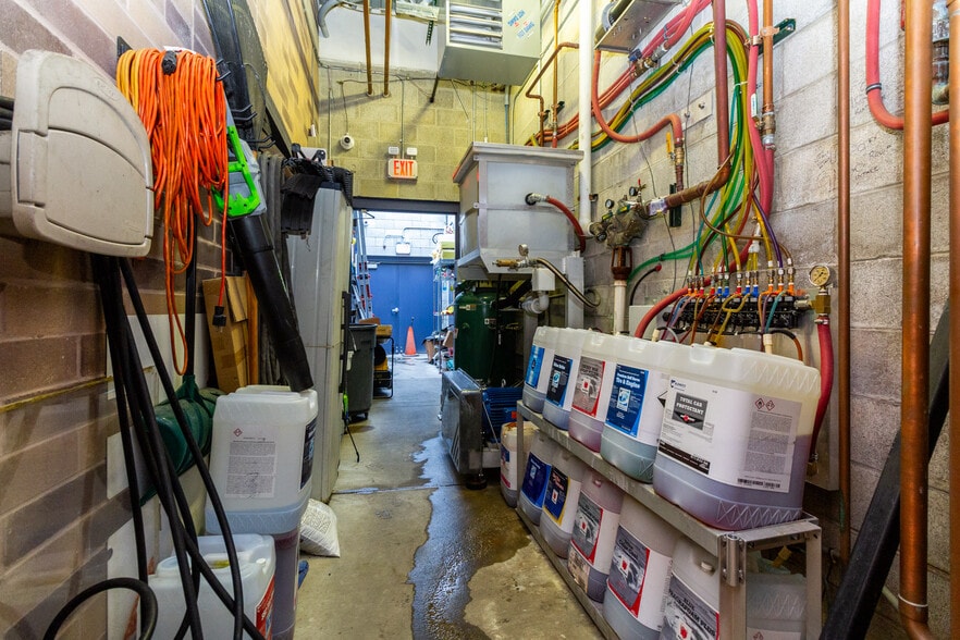 More Photos Of 31785 Van Dyke Ave, Warren Carwash For Sale
