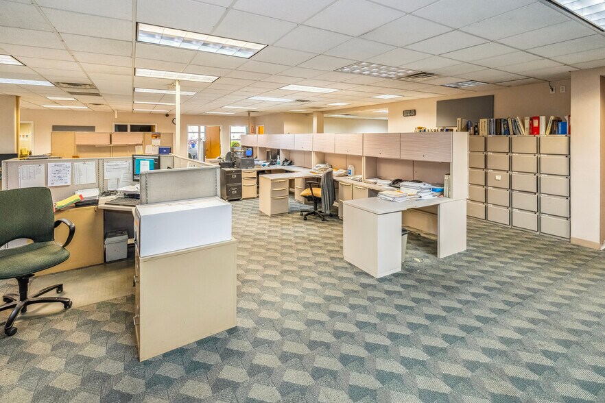 More Photos Of 6700 Third Ave, Brooklyn Flex For Sale