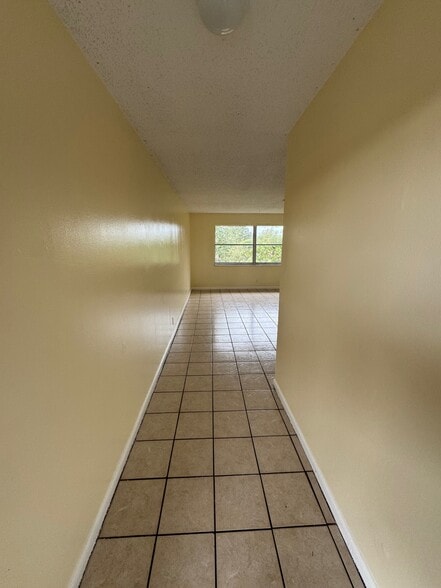 More Photos Of 927 S Pine St, Lake Worth Apartments For Sale