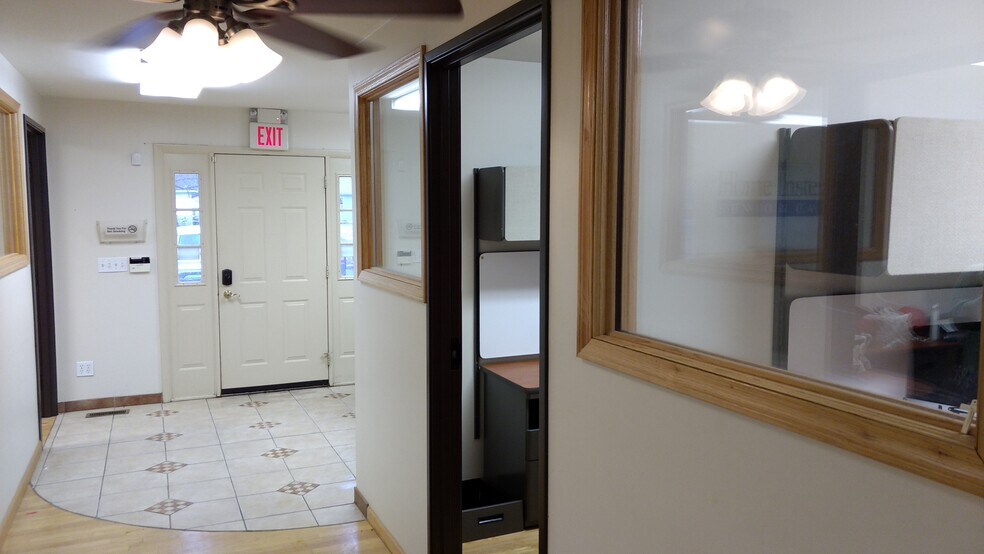 More Photos Of 3990 W Walton Blvd, Waterford Medical For Lease