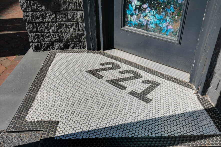More Photos Of 221 E Clay St, Richmond Storefront Retail Residential For Sale