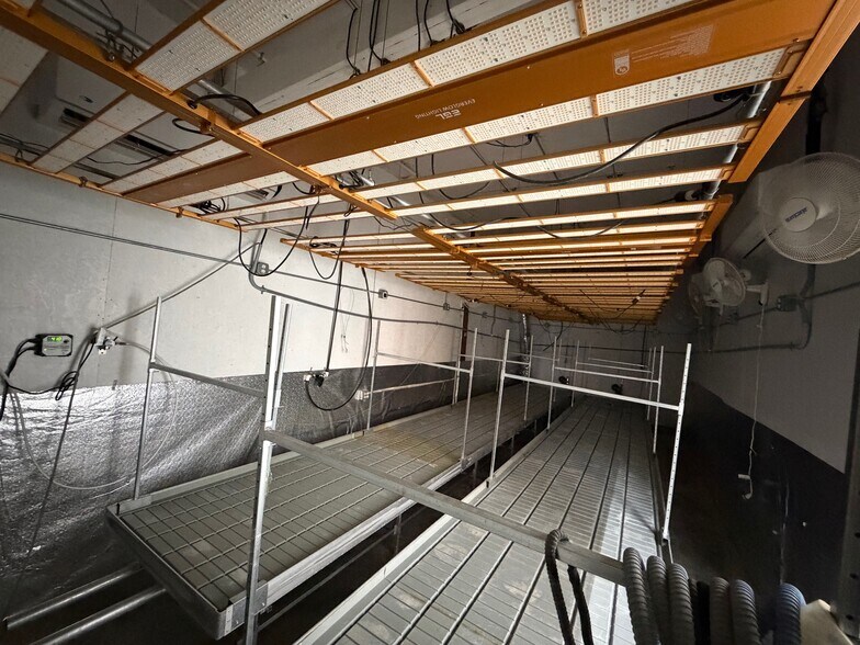 More Photos Of 4295 Banner Rd, Noble Storefront For Lease
