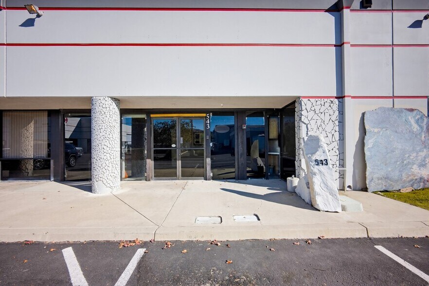 More Photos Of 543 Birch St, Lake Elsinore Warehouse For Sale
