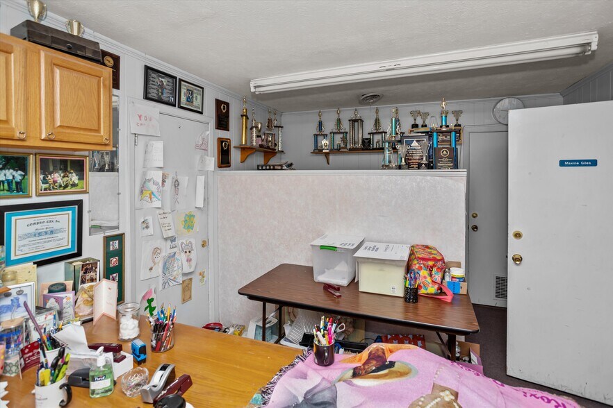 More Photos Of 205 E Denman Ave, Lufkin Flex For Sale